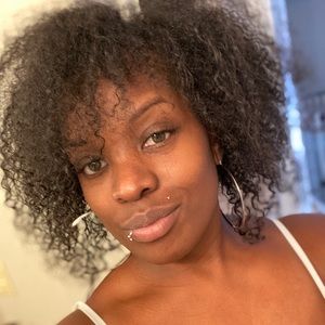 Meet your Posher, Kaira